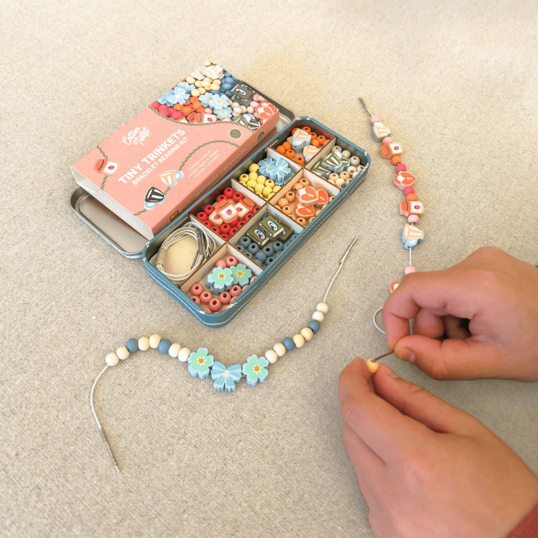 Tiny Trinkets Bracelet Kit Tin