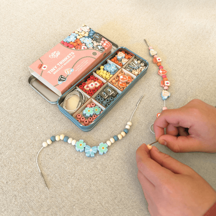 Tiny Trinkets Bracelet Kit Tin